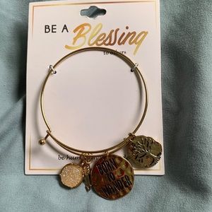 Born to wonder bracelet